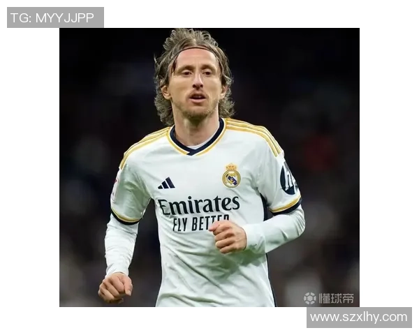 古法足球明星排名前十揭晓经典球员风采与成就回顾